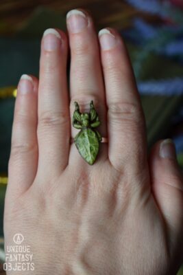 Regulowany pierścionek z liściciem(Unique Fantasy Objects)