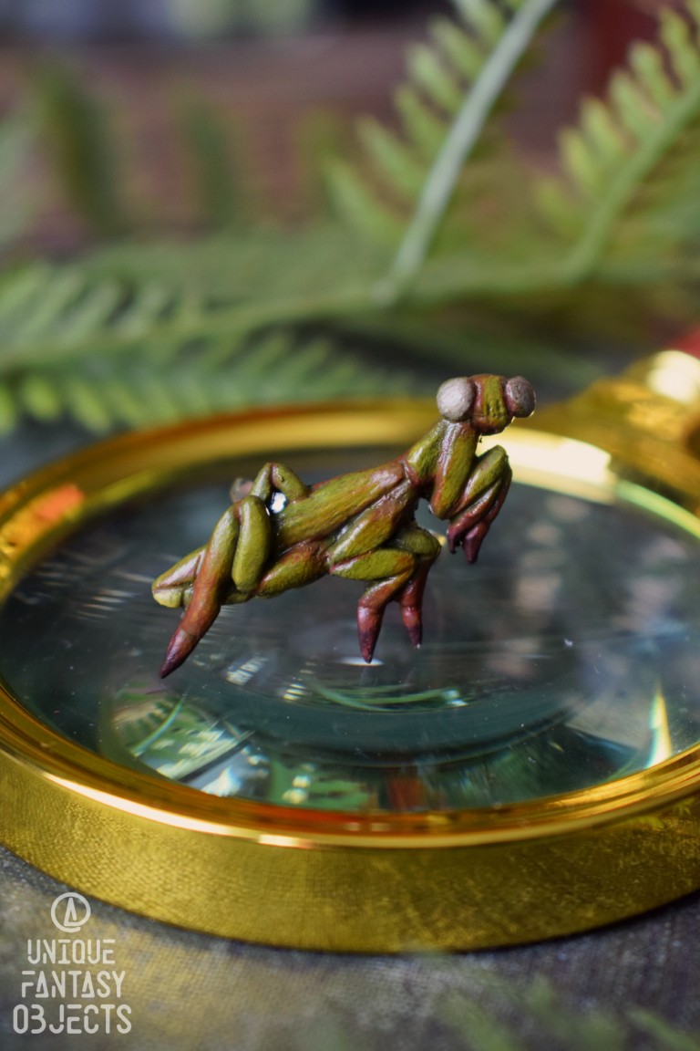 Regulowany pierścionek z rzeźbą modliszki (Unique Fantasy Objects)