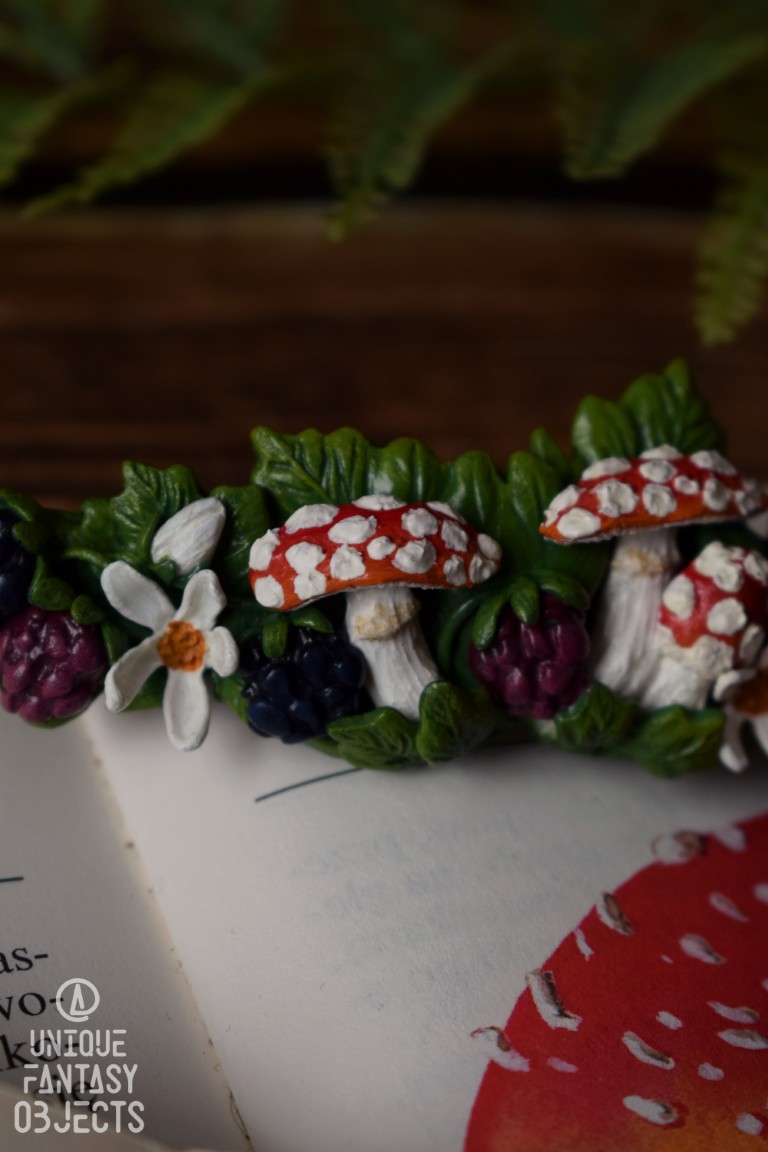 Spinka do włosów z muchomorami, malinami i jeżynami Spinka do włosów z muchomorami, malinami i jeżynami (Unique Fantasy Objects)
