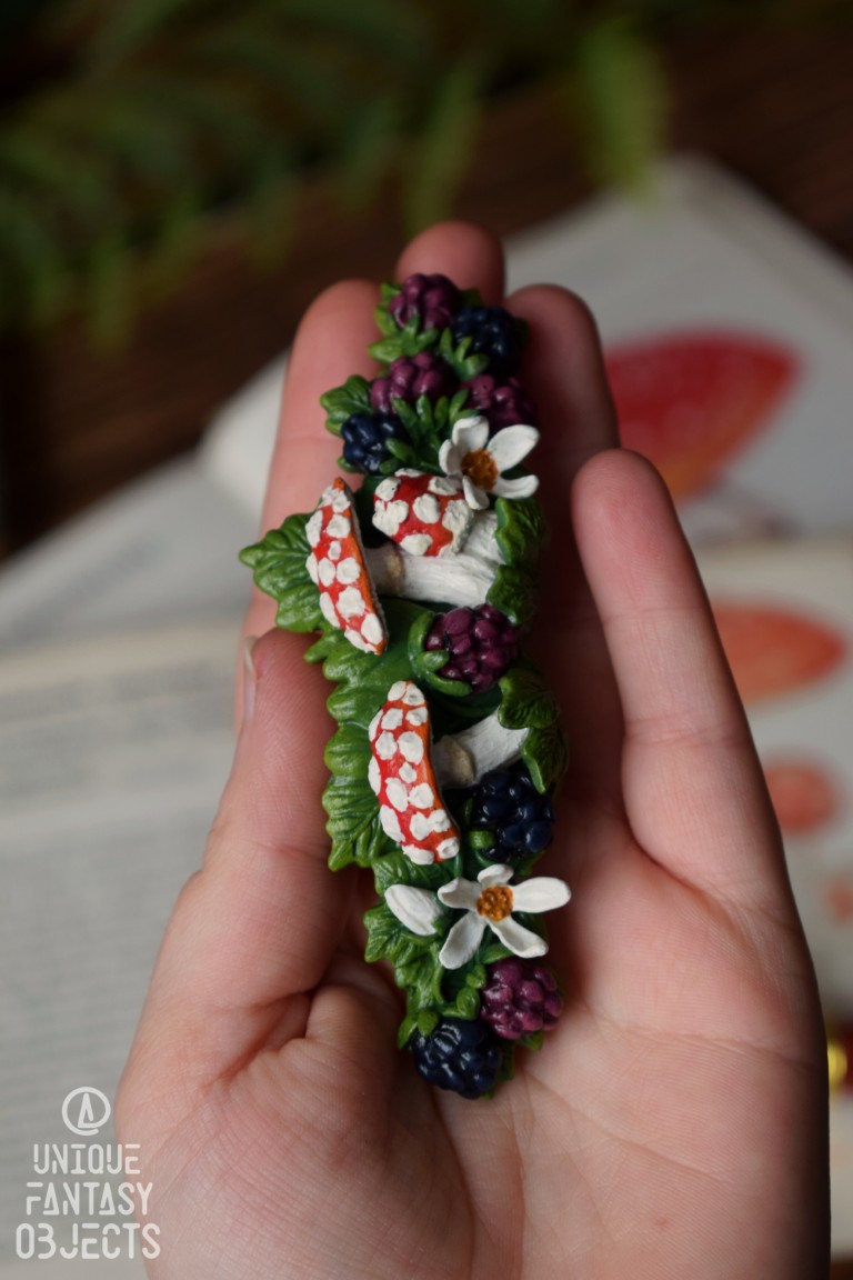 Spinka do włosów z muchomorami, malinami i jeżynami Spinka do włosów z muchomorami, malinami i jeżynami (Unique Fantasy Objects)