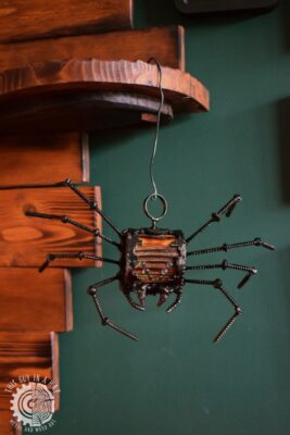 Drewniana skrzynka mimik pająk (This Guy in a Hat)