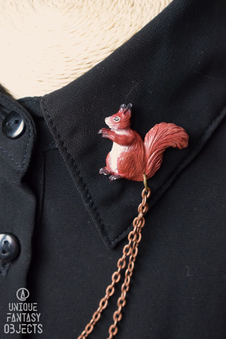 Przypinka do kołnierzyka z wiewiórkami Przypinka do kołnierzyka z wiewiórkami (Unique Fantasy Objects)