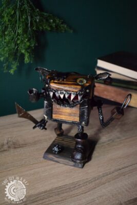 Drewniana skrzynka mimik pirat (This Guy in a Hat)