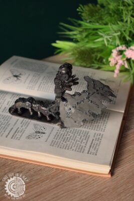 Metalowa gąsieniczka (This Guy in a Hat)