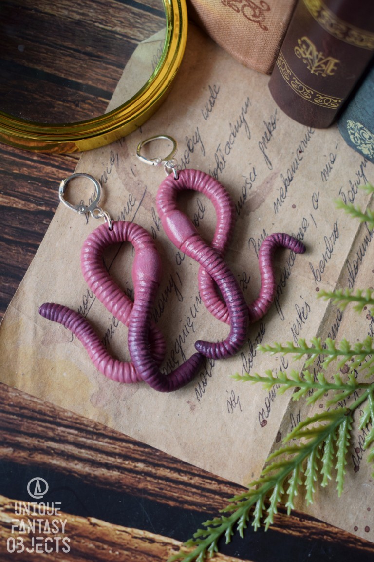 Kolczyki z rzeźbą dżdżownicy Kolczyki z rzeźbą dżdżownicy(Unique Fantasy Objects)
