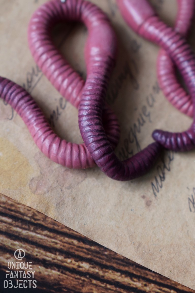 Kolczyki z rzeźbą dżdżownicy Kolczyki z rzeźbą dżdżownicy(Unique Fantasy Objects)