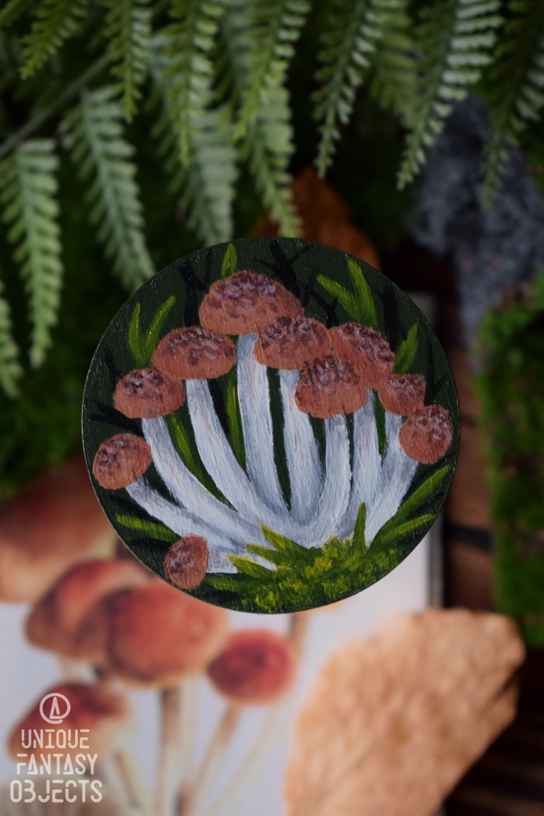 Ręcznie malowany magnes na lodówkę z grzybami leśnymi Ręcznie malowany magnes na lodówkę z grzybami leśnymi (Unique Fantasy Objects)