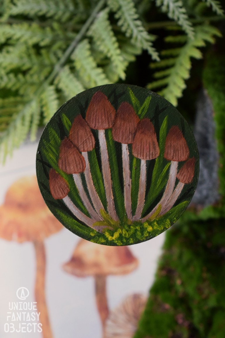 Ręcznie malowany magnes na lodówkę z grzybami leśnymi Ręcznie malowany magnes na lodówkę z grzybami leśnymi (Unique Fantasy Objects)