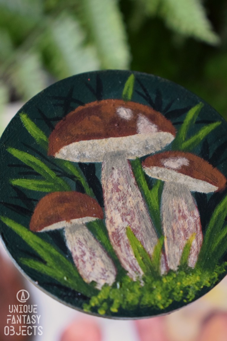 Ręcznie malowany magnes na lodówkę z grzybami leśnymi Ręcznie malowany magnes na lodówkę z grzybami leśnymi (Unique Fantasy Objects)