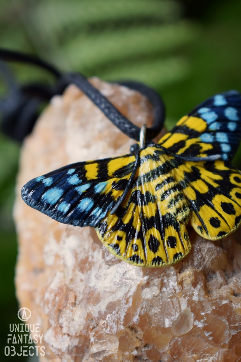 Naszyjnik z rzeźbą ćmy Dysphania militaris Naszyjnik z rzeźbą ćmy Dysphania militaris (Unique Fantasy Objects)