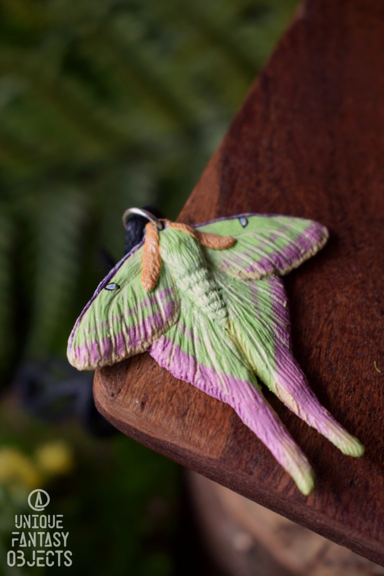 Naszyjnik z rzeźbą ćmy Actias dubernardi Naszyjnik z rzeźbą ćmy Actias dubernardi (Unique Fantasy Objects)
