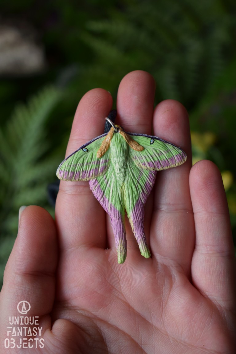 Naszyjnik z rzeźbą ćmy Actias dubernardi Naszyjnik z rzeźbą ćmy Actias dubernardi (Unique Fantasy Objects)
