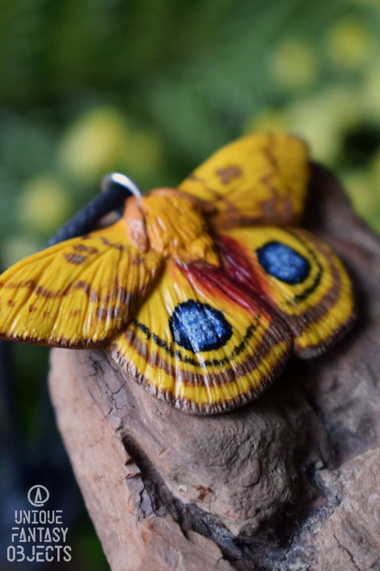 Naszyjnik z rzeźbą ćmy Automeris io Naszyjnik z rzeźbą ćmy Automeris io (Unique Fantasy Objects)