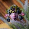Baśniowy wisiorek z fioletowym duszkiem, jagodami i ametystem Baśniowy wisiorek z fioletowym duszkiem, jagodami i ametystem (Unique Fantasy Objects)