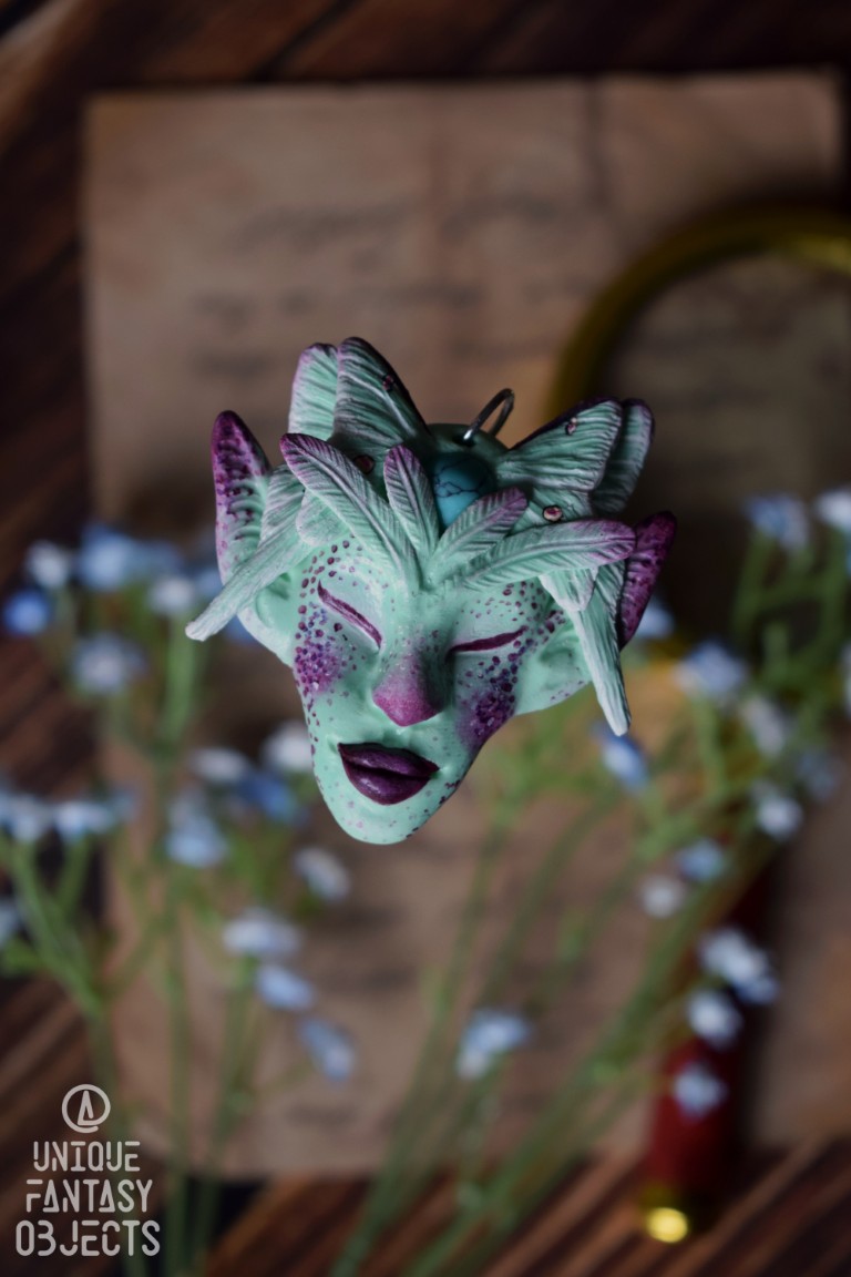 Naszyjnik z duszkiem ze skrzydłami motyla i howlitem Naszyjnik z duszkiem ze skrzydłami motyla i howlitem (Unique Fantasy Objects)