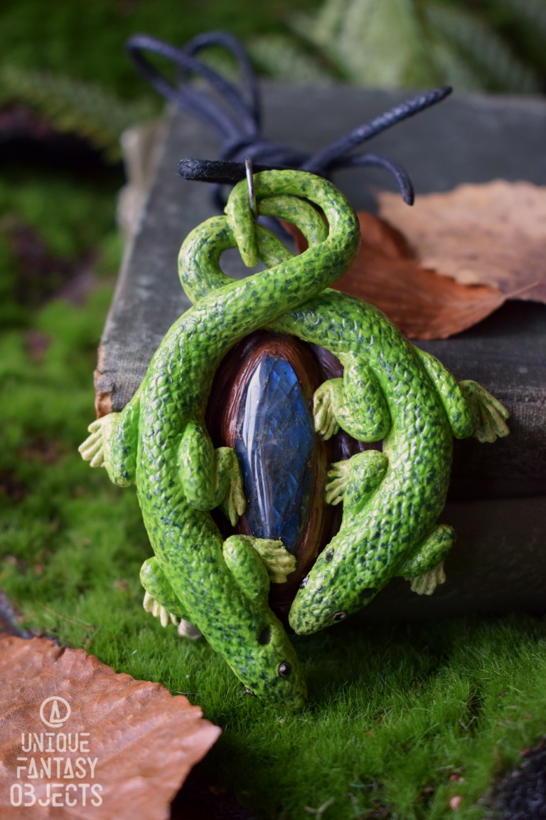 Naszyjnik z jaszczurkami zielonymi i labradorytem (Unique Fantasy Objects)