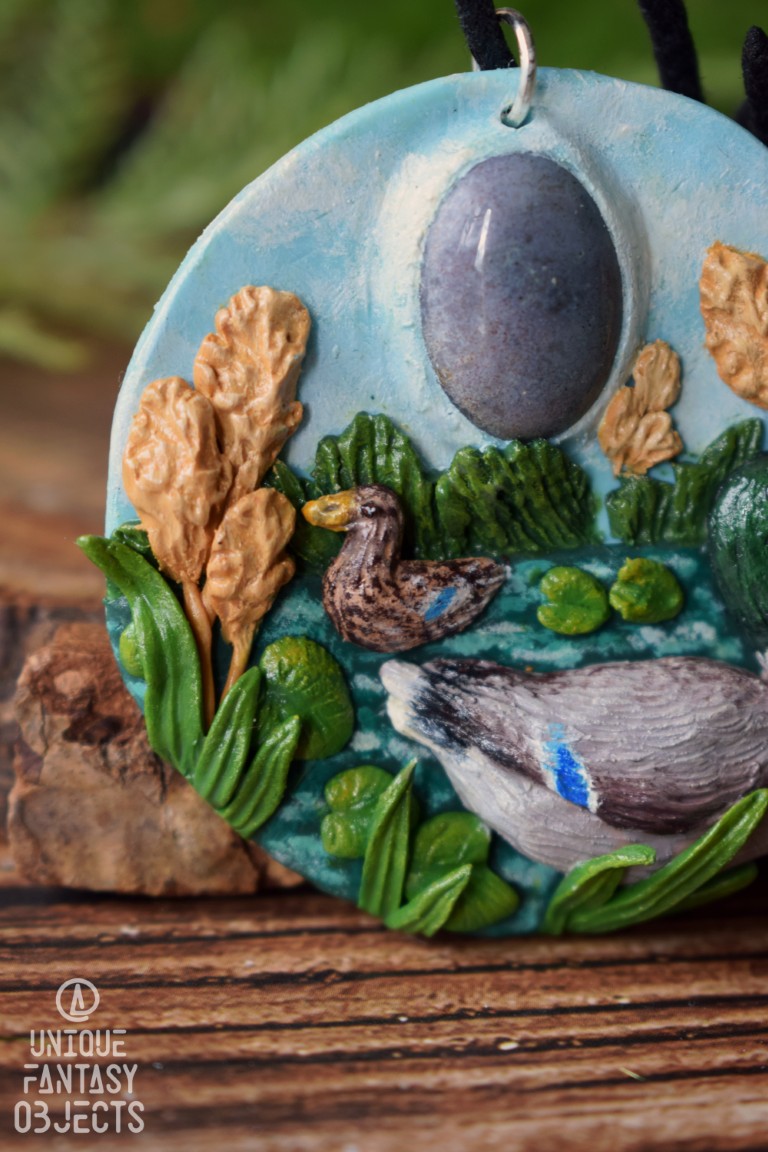 Naszyjnik z kaczkami w stawie i agatem Naszyjnik z kaczkami w stawie i agatem (Unique Fantasy Objects)