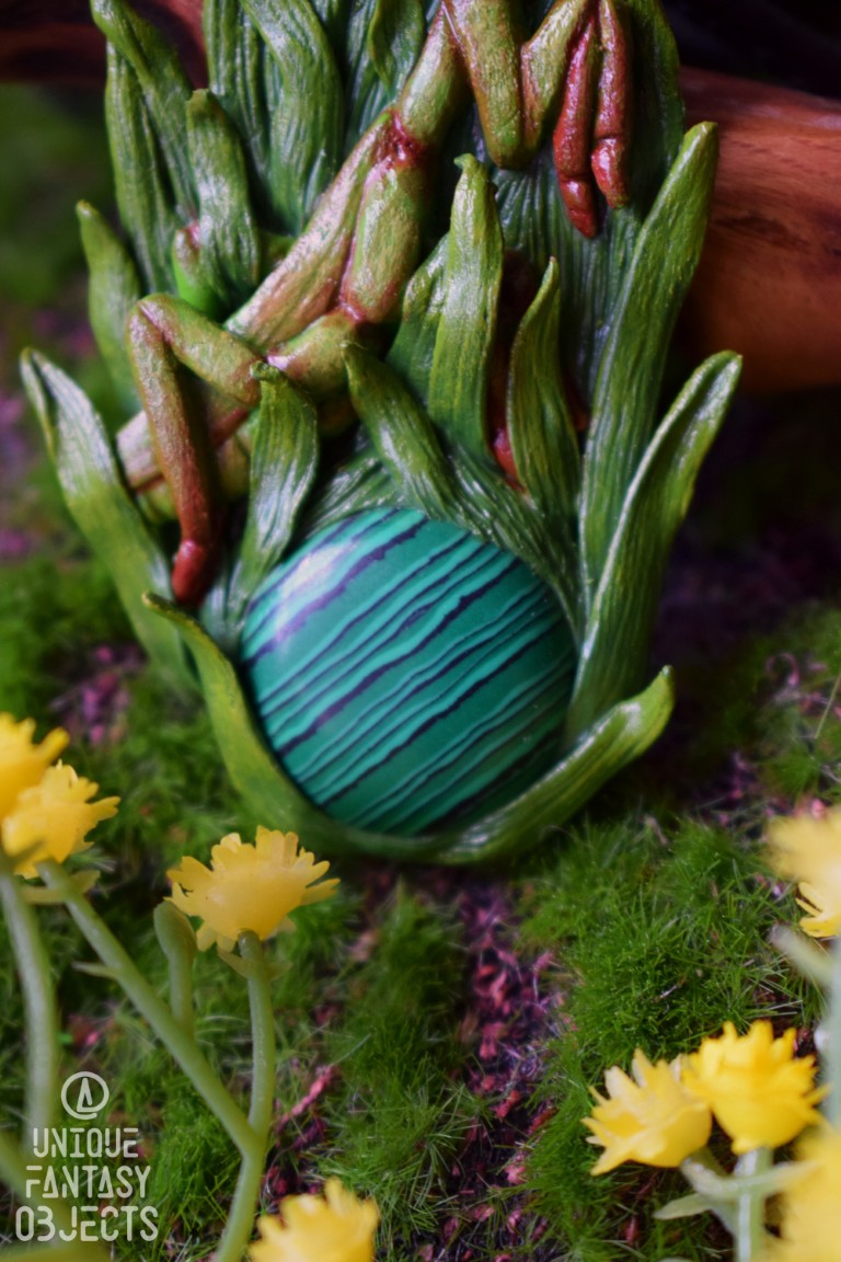Naszyjnik z modliszką w trawie z mokaitem (Unique Fantasy Objects)
