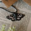 Naszyjnik z rzeźbą motyla polowiec szachownica (Unique Fantasy Objects)
