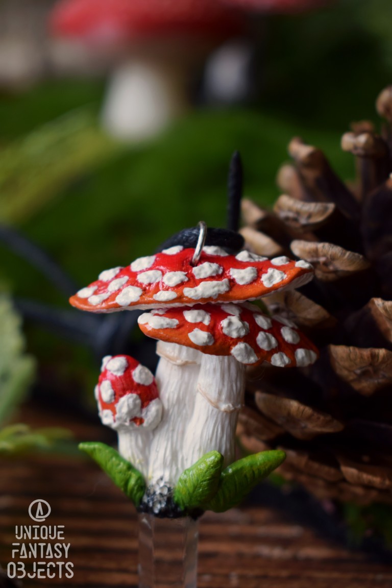 Naszyjnik z muchomorem czerwonym i kryształem górskim Naszyjnik z muchomorem czerwonym i kryształem górskim(Unique Fantasy Objects)