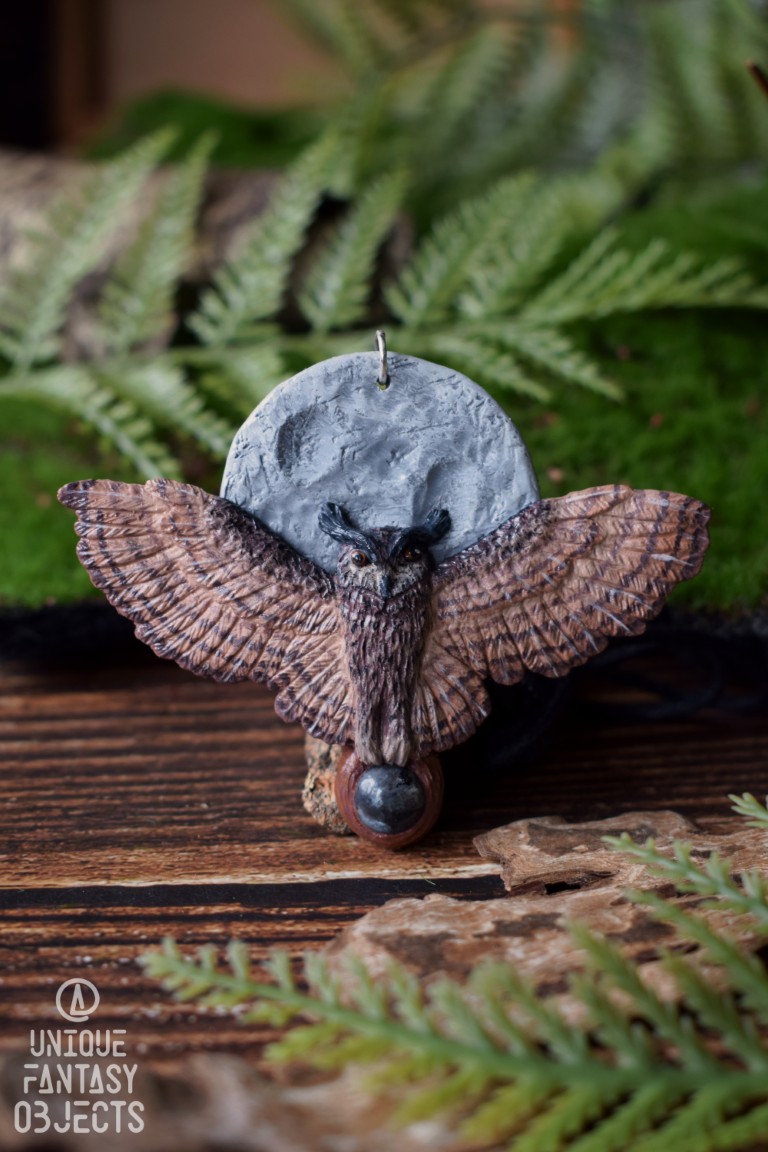 Naszyjnik z rzeźbą puchacza zwyczajnego i labradorytem Naszyjnik z rzeźbą puchacza zwyczajnego i labradorytem (Unique Fantasy Objects)