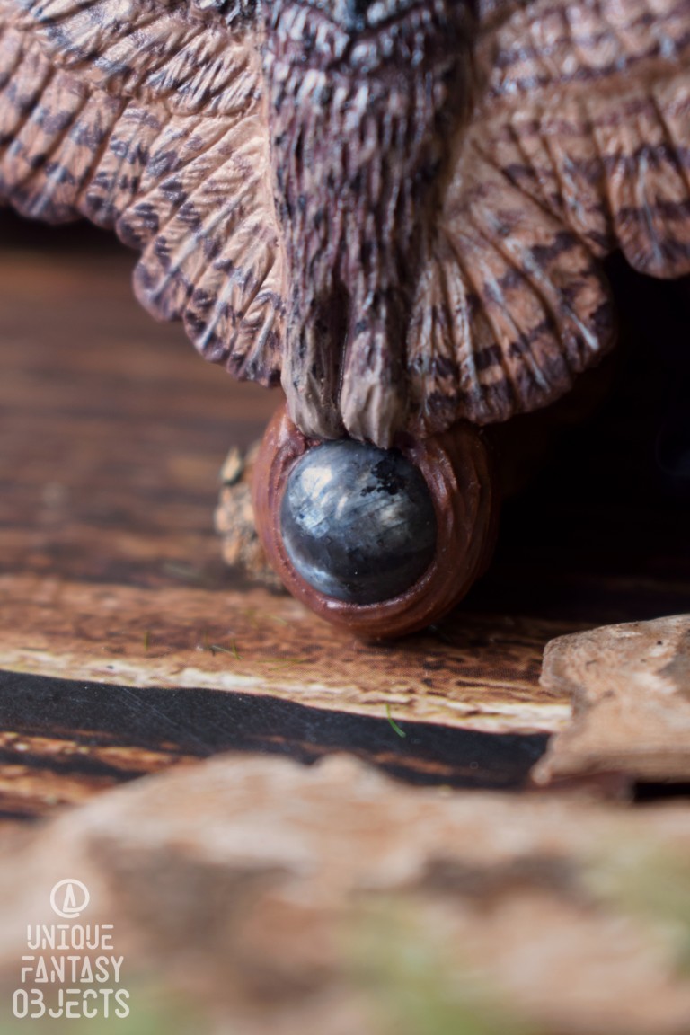 Naszyjnik z rzeźbą puchacza zwyczajnego i labradorytem Naszyjnik z rzeźbą puchacza zwyczajnego i labradorytem (Unique Fantasy Objects)