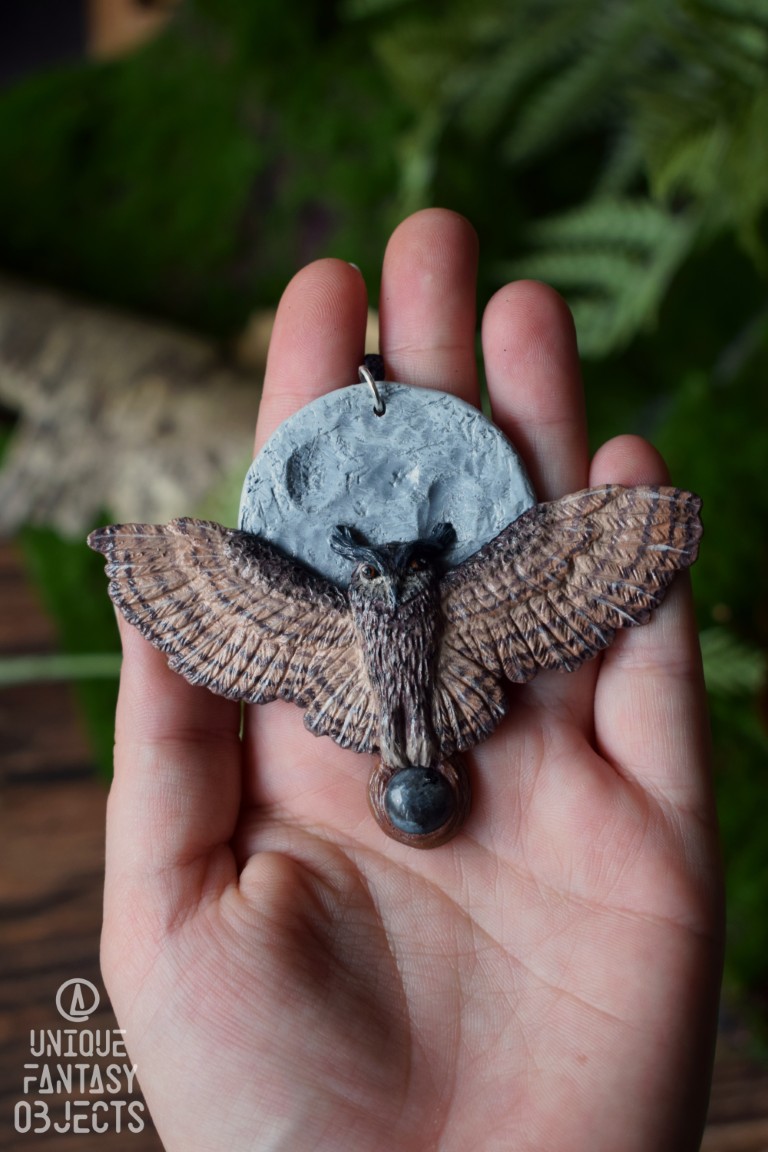 Naszyjnik z rzeźbą puchacza zwyczajnego i labradorytem Naszyjnik z rzeźbą puchacza zwyczajnego i labradorytem (Unique Fantasy Objects)