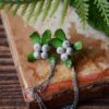 Przypinka do kołnierzyka z jemiołą (Unique Fantasy Objects)