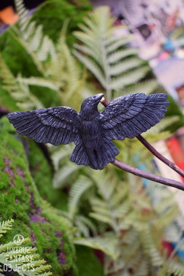 Spinka do włosów z rzeźbą kruka (Unique Fantasy Objects)