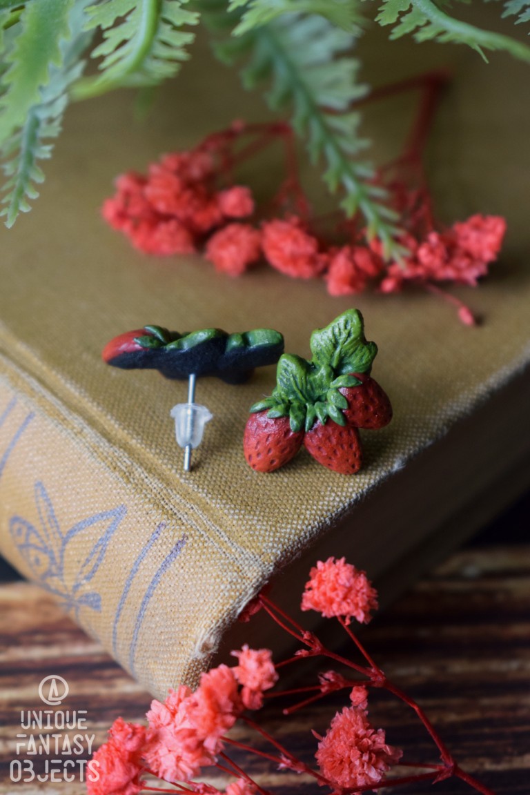 Małe kolczyki z truskawkami Małe kolczyki z truskawkami (Unique Fantasy Objects)