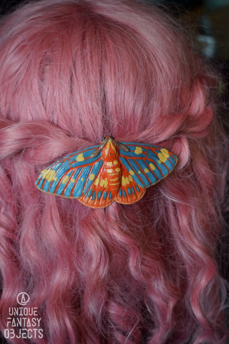 Spinka do włosów z rzeźbą ćmy Citheronia regalis Spinka do włosów z rzeźbą ćmy Citheronia regalis (Unique Fantasy Objects)