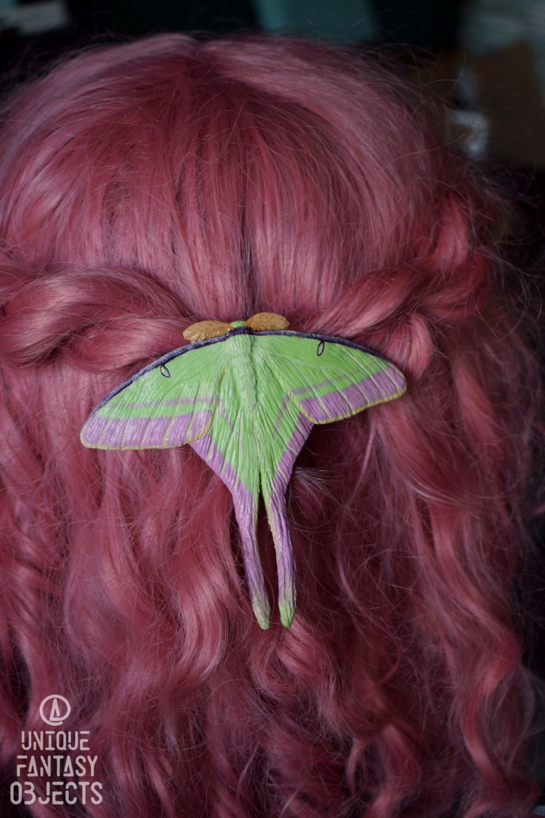 Spinka do włosów z rzeźbą ćmy Actias dubernardi Spinka do włosów z rzeźbą ćmy Actias dubernardi (Unique Fantasy Objects)
