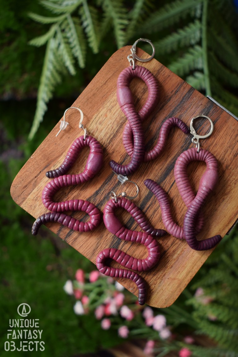 Kolczyki z rzeźbą dżdżownicy Kolczyki z rzeźbą dżdżownicy(Unique Fantasy Objects)