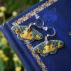 Kolczyki z rzeźbą ćmy Amphicallia bellatrix (Unique Fantasy Objects)