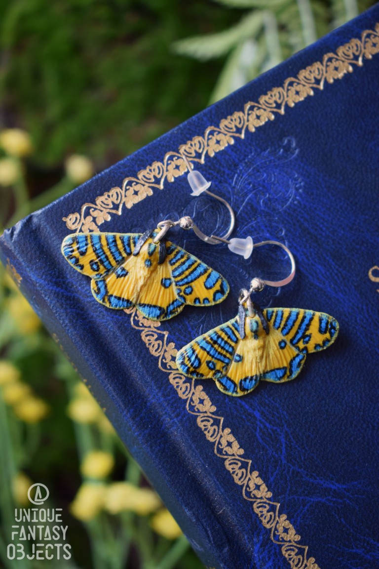 Kolczyki z rzeźbą ćmy Amphicallia bellatrix Kolczyki z rzeźbą ćmy Amphicallia bellatrix (Unique Fantasy Objects)