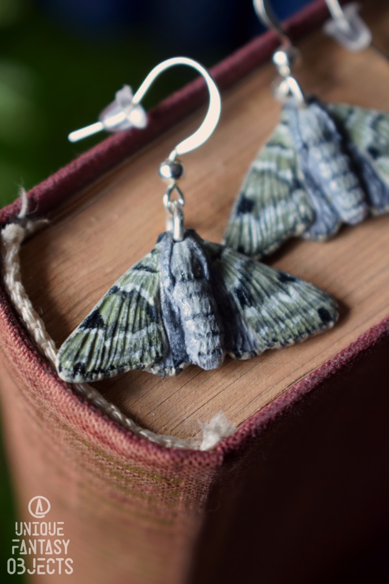 Kolczyki z rzeźbą ćmy paśnik zieleniak Kolczyki z rzeźbą ćmy paśnik zieleniak (Unique Fantasy Objects)