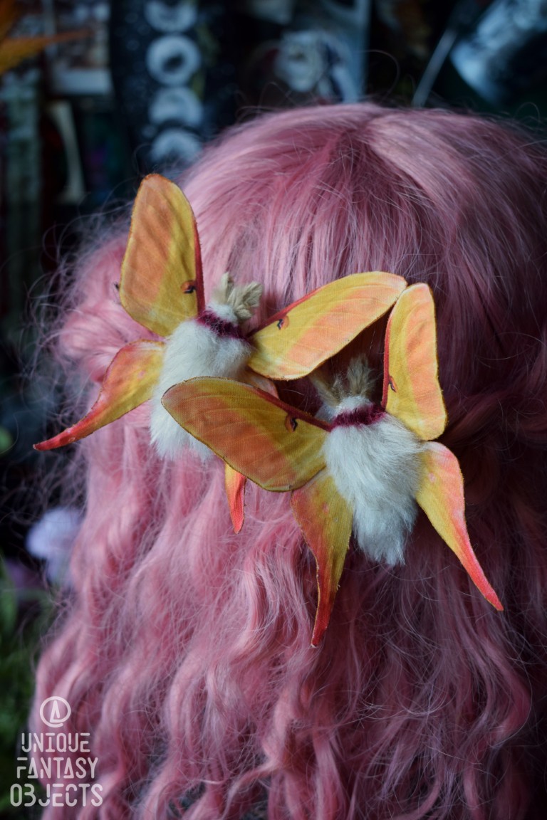 Broszka lub spinka z ćmą actias dubernardi Broszka lub spinka z ćmą actias dubernardi (Unique Fantasy Objects)