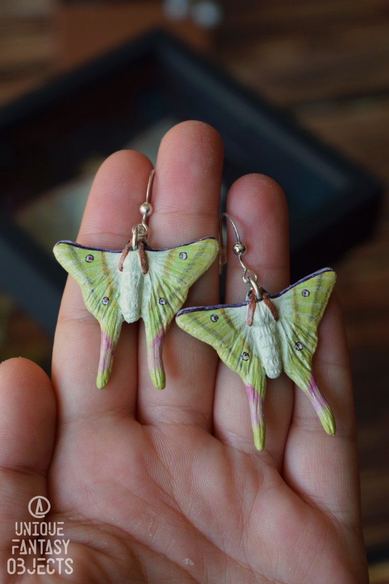Kolczyki z rzeźbą ćmy actias selene Kolczyki z rzeźbą ćmy actias selene (Unique Fantasy Objects)