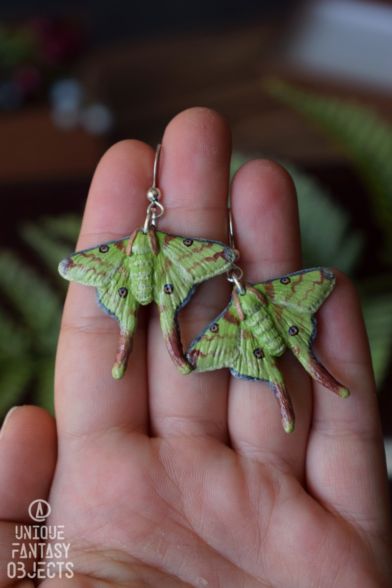 Kolczyki z rzeźbą ćmy argema mittrei Kolczyki z rzeźbą ćmy argema mittrei (Unique Fantasy Objects)