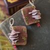Kolczyki z rzeźbą magicznej książki z hubami Kolczyki z rzeźbą magicznej książki z hubami (Unique Fantasy Objects)