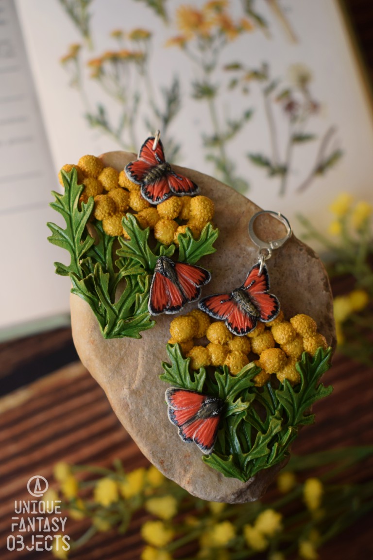 Kolczyki z rzeźbą wrotyczu i motyla czerwończyk dukacik (Unique Fantasy Objects)