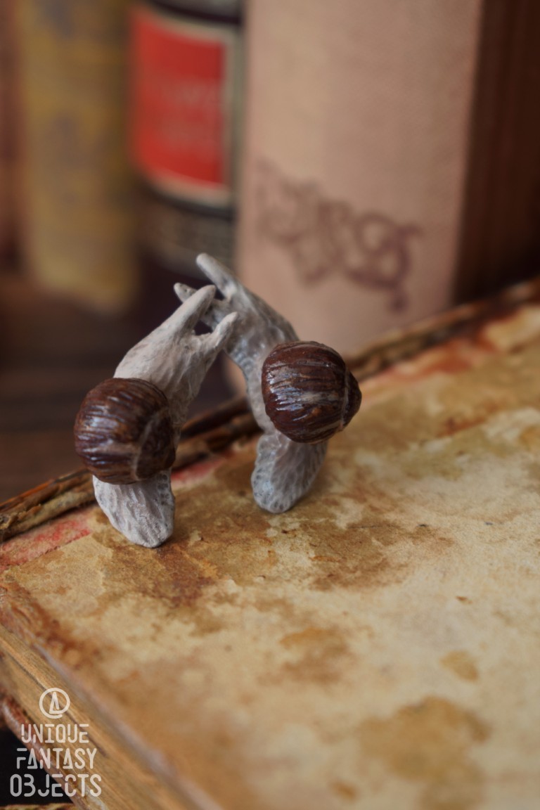 Małe kolczyki z rzeźbami ślimaków Małe kolczyki z rzeźbami ślimaków (Unique Fantasy Objects)