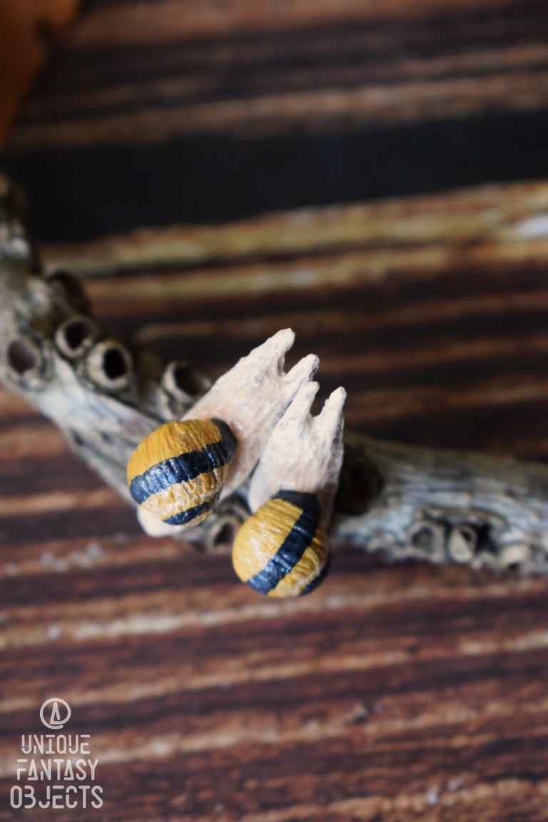 Małe kolczyki z rzeźbami ślimaków Małe kolczyki z rzeźbami ślimaków (Unique Fantasy Objects)