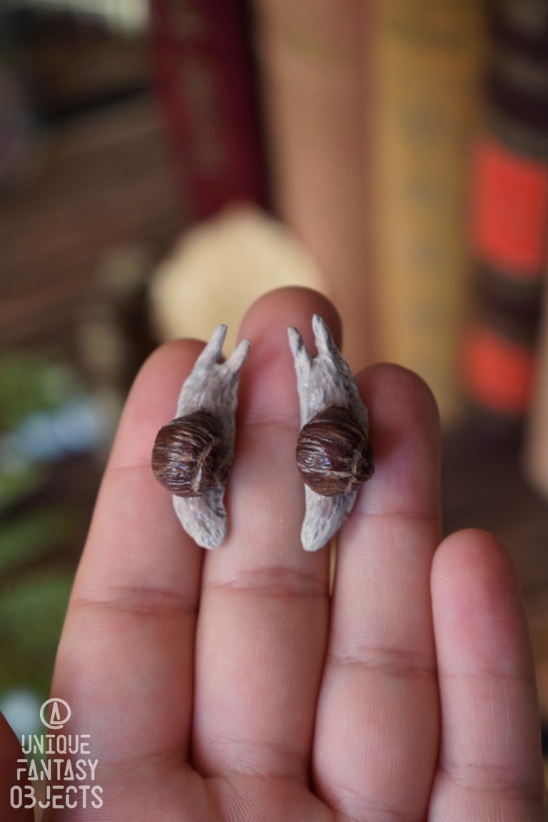 Małe kolczyki z rzeźbami ślimaków Małe kolczyki z rzeźbami ślimaków (Unique Fantasy Objects)