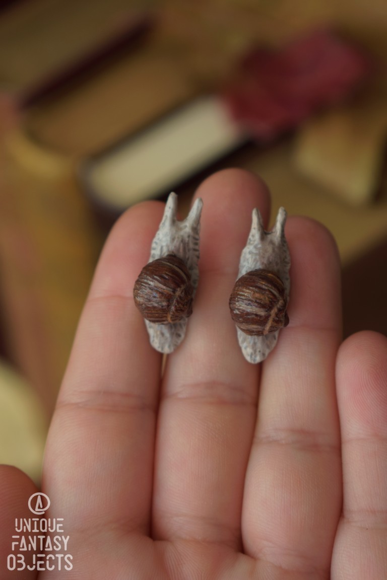 Małe kolczyki z rzeźbami ślimaków Małe kolczyki z rzeźbami ślimaków (Unique Fantasy Objects)