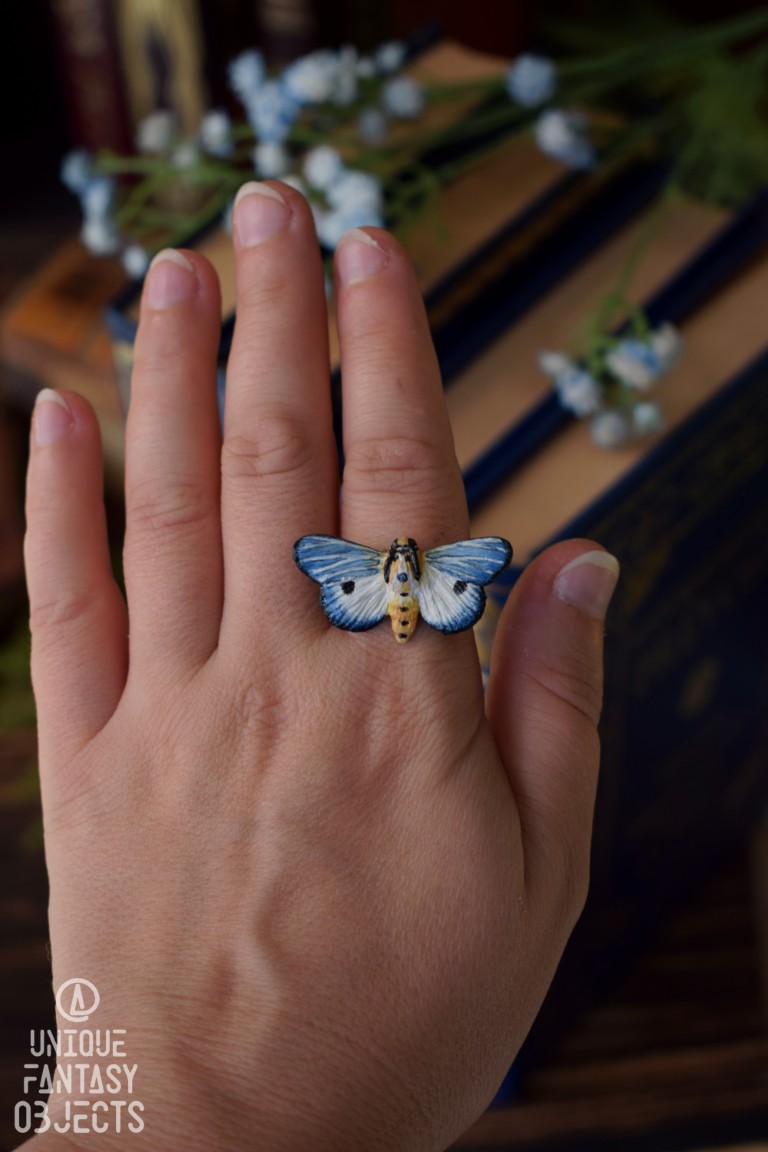 Regulowany pierścionek z ćmą Neochera dominia (Unique Fantasy Objects)