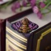 Regulowany pierścionek z rzeźbą ćmy Hemileuca eglanterina (Unique Fantasy Objects)