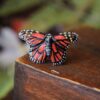 Regulowany pierścionek z rzeźbą motyla Monarch (Unique Fantasy Objects)