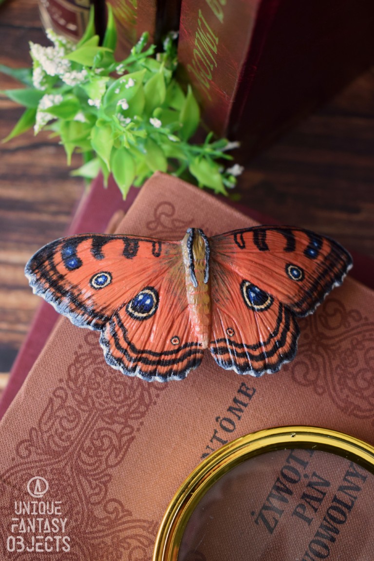 Spinka do włosów z rzeźbą motyla Junonia almana Spinka do włosów z rzeźbą motyla Junonia almana (Unique Fantasy Objects)