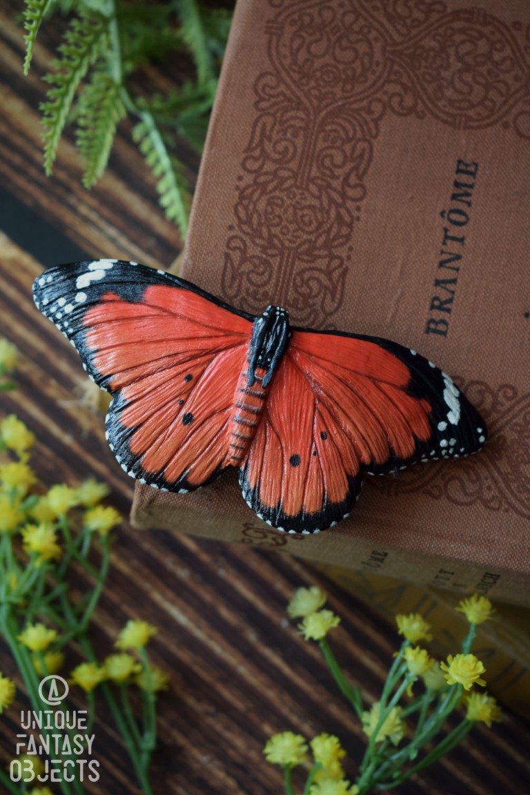 Spinka do włosów z rzeźbą motyla Danaus chrysippus Spinka do włosów z rzeźbą motyla Danaus chrysippus (Unique Fantasy Objects)